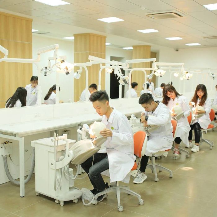 Hình ảnh cơ sở vật chất hiện đại tại Đại học Kinh doanh và Công nghệ Hà Nội