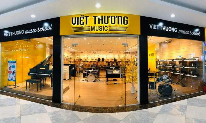 Showroom hiện đại trưng bày các sản phẩm âm thanh cao cấp tại Việt Thương