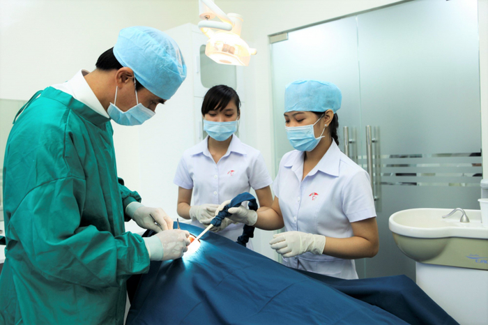 Hình ảnh đội ngũ bác sĩ Nha khoa Vinh An - Chuyên gia Implant với hơn 20 năm kinh nghiệm