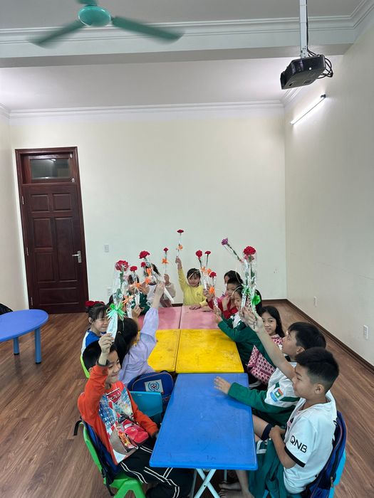 Giờ học tương tác vui nhộn tại Let's Talk