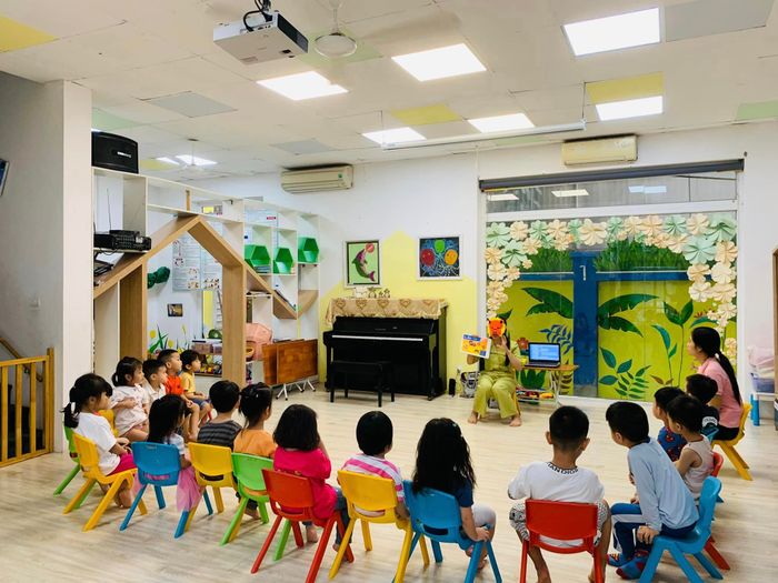 Ảnh 1: Colourful House Montessori - Không gian học tập tràn ngập ánh sáng tự nhiên và giáo cụ Montessori chuẩn
