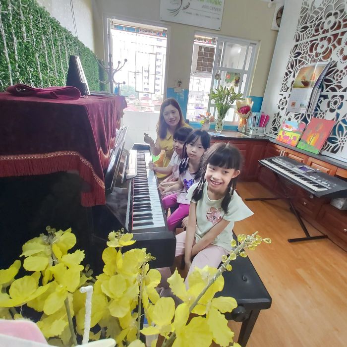 Học viên biểu diễn tại Star Music