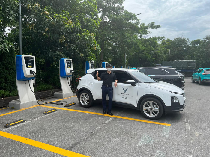 Không gian trưng bày hiện đại tại VinFast Chevrolet Hà Nội