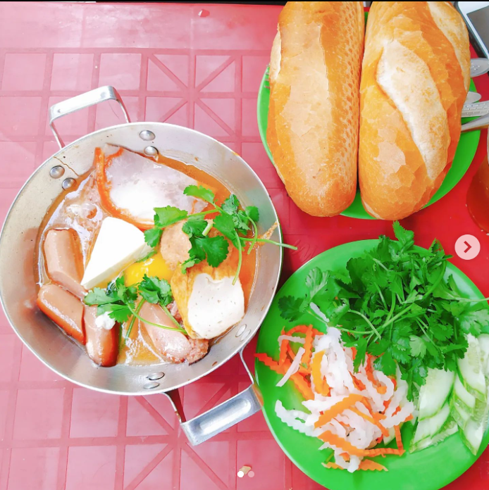Góc nhìn nghệ thuật về món bánh mì chảo sáng tạo