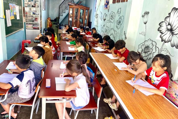 Buổi học sáng tạo tại Luyện chữ đẹp Lê Dung