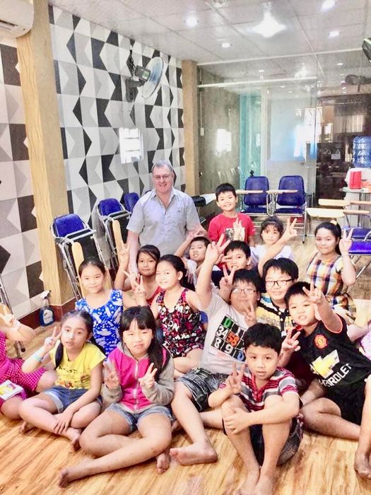 Hoạt động nhóm sôi nổi tại Joy English