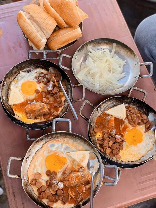 Hình ảnh bánh mì chảo đặc biệt tại quán Cô Lệ