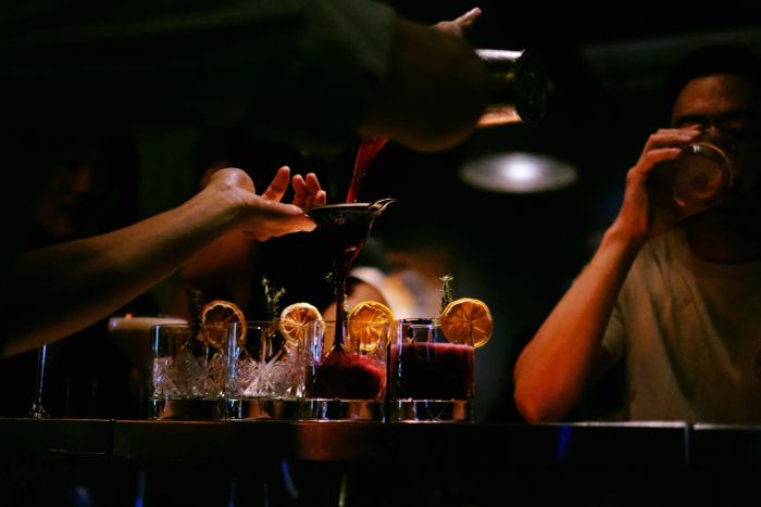 Không gian tinh tế với khu vườn nhỏ tại Layla - Eatery & Bar