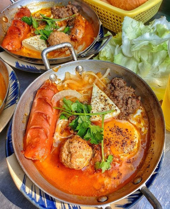Góc ẩm thực đặc biệt tại Góc Bánh mì chảo