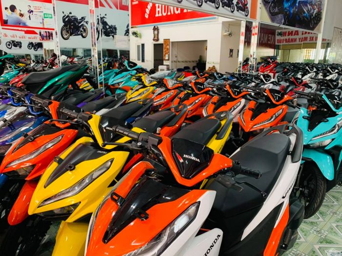 Không gian trưng bày đa dạng tại Xe Máy Hùng Anh
