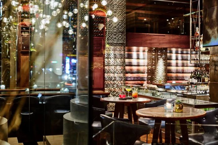 Không Gian Quý Phái Tại Martini Bar - Park Hyatt Saigon