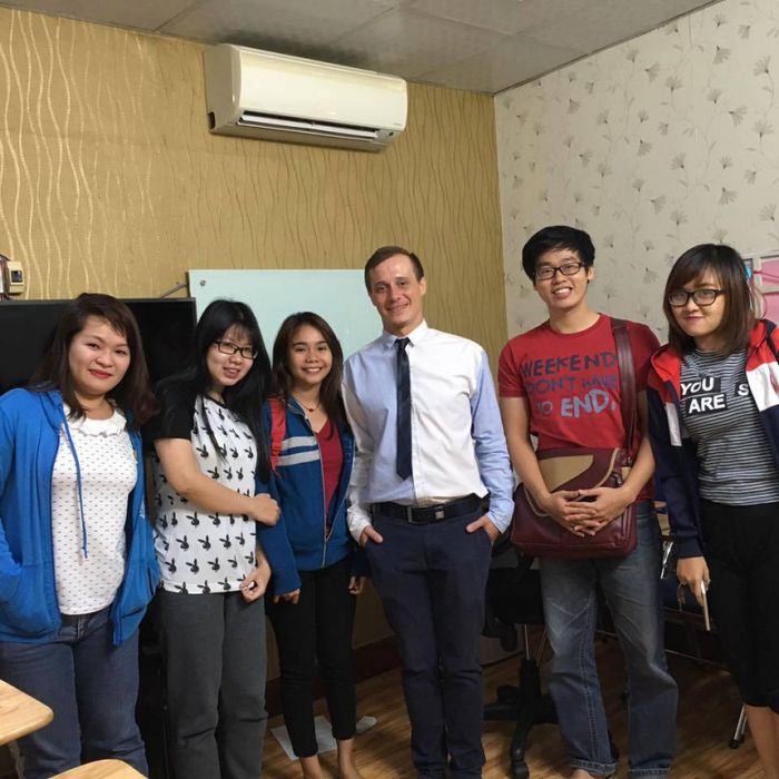 Không gian học tập tràn đầy năng lượng tại Joy English