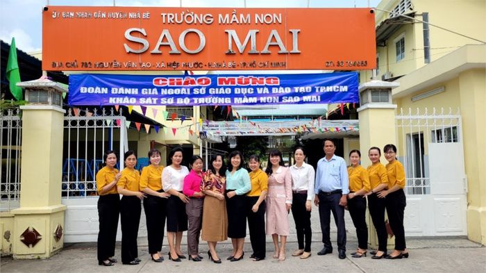 Khoảnh khắc ấm áp khi các bé được cô giáo Trường Mầm non Sao Mai chăm sóc