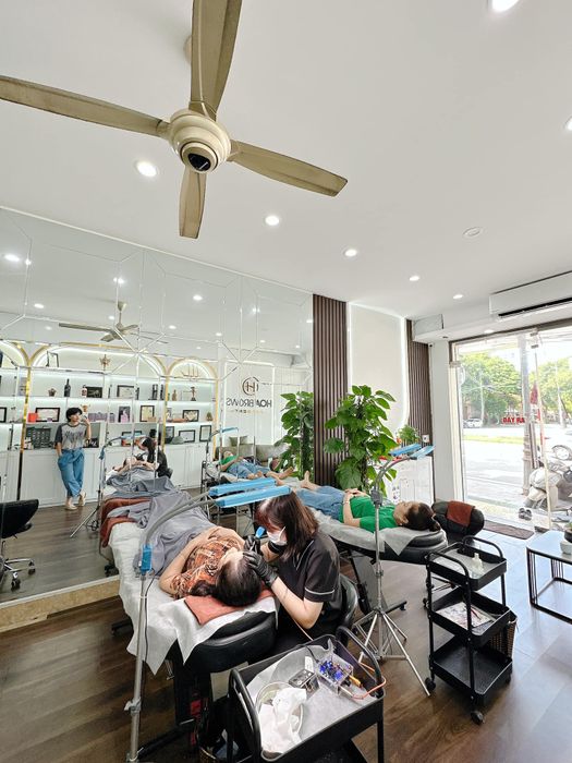 HOA BROWS ACADEMY – Góc nhìn không gian phun xăm hiện đại
