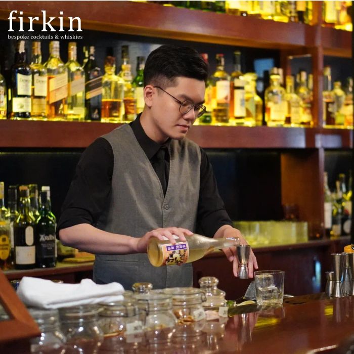 Quầy bar sang trọng với bộ sưu tập rượu ấn tượng tại Firkin Bar
