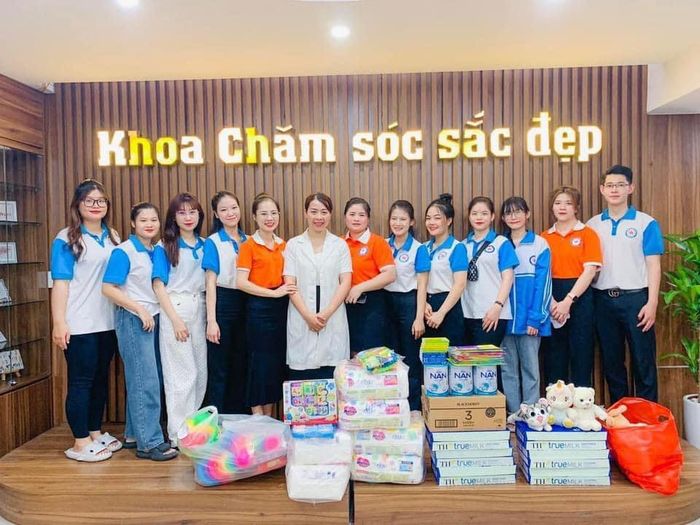 Hình ảnh khuôn viên xanh mát tại Trường Cao đẳng Y Hà Nội