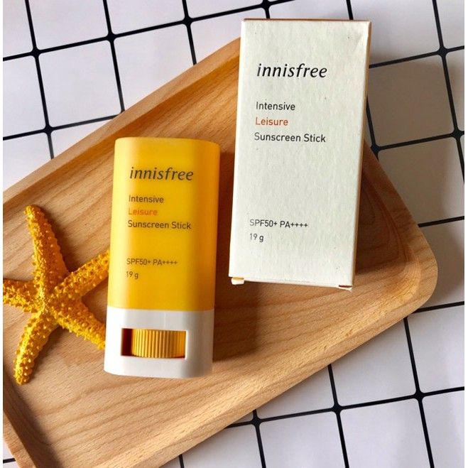 Innisfree Intensive Sun Stick - Ảnh 2: Minh họa chất kem trong suốt, kết cấu mỏng nhẹ nhưng vẫn đảm bảo khả năng chống nắng tối ưu SPF50+/PA++++