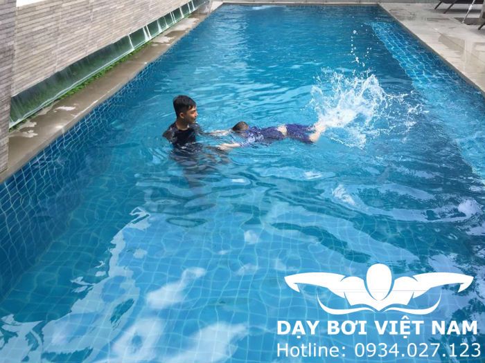 Lớp học bơi chất lượng tại Trung Tâm Dạy Bơi Việt Nam