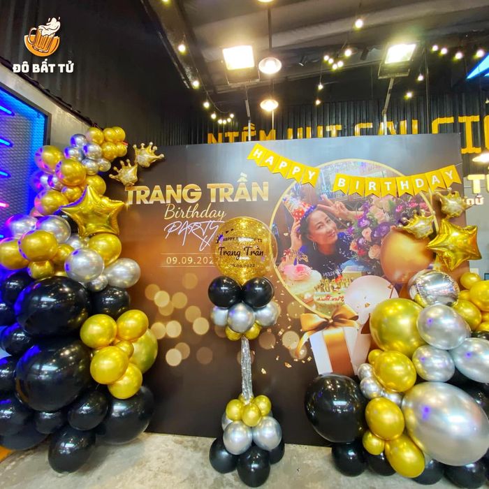 ĐÔ BẤT TỬ ảnh 1 - Khoảnh khắc ẩm thực đêm sống động, lưu giữ hương vị đặc trưng của những món nhậu đậm đà.