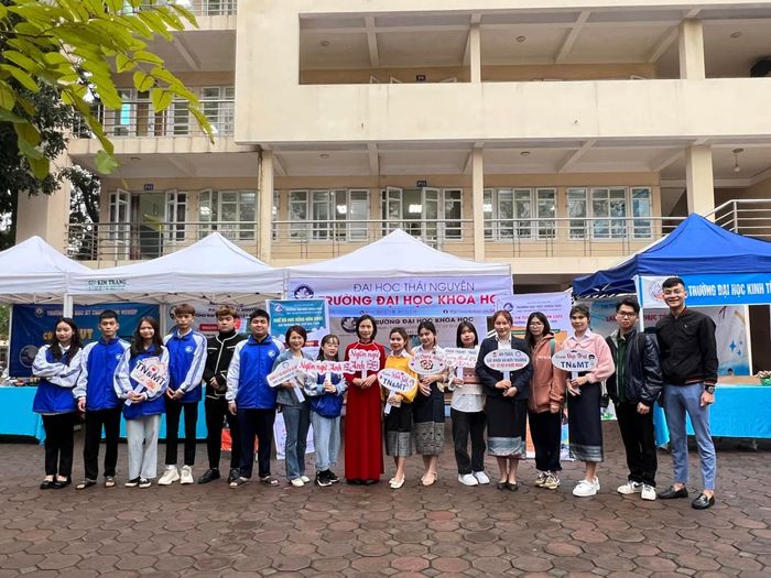 Hình ảnh khuôn viên xanh mát của Đại học Khoa học