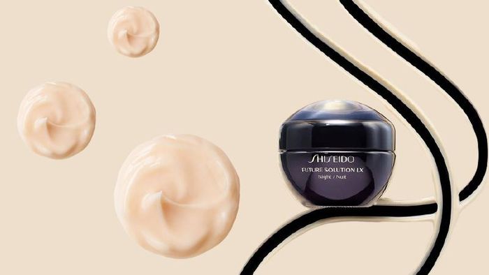 Kem Dưỡng Ban Đêm Shiseido Future Solution LX - Hình ảnh 2 minh họa vẻ sang trọng của dòng sản phẩm chăm sóc da đêm đẳng cấp Nhật Bản.