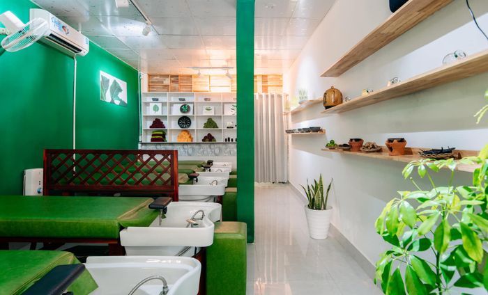 Quy trình gội đầu thảo dược cao cấp tại Bồ Kết Spa
