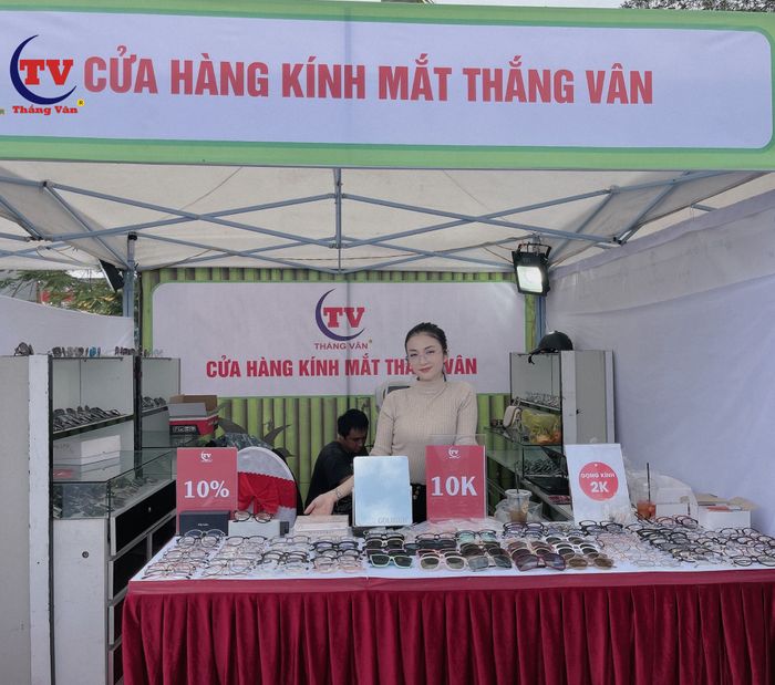 Mắt Kính Thắng Vân hình ảnh 1