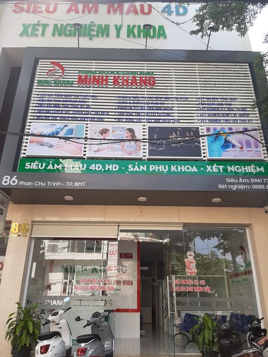 Hình ảnh đội ngũ y bác sĩ chuyên nghiệp tại Phòng Khám Minh Khang