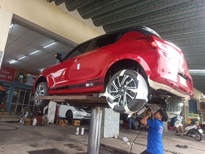 Hình ảnh thực tế quy trình chăm sóc xe đạt chuẩn tại Nội Thất Ô Tô Bá Vương 2
