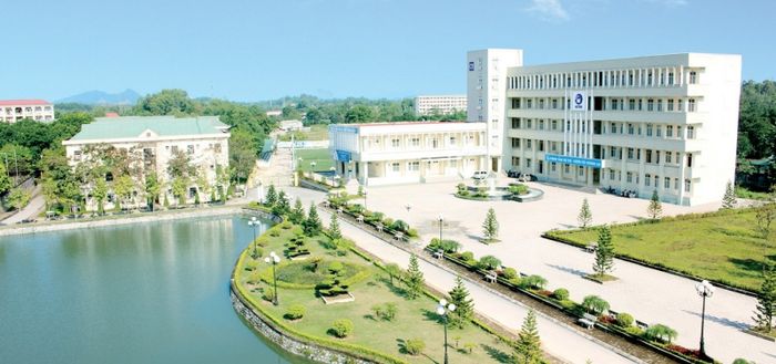 Hình ảnh khuôn viên hiện đại của Đại học CNTT&TT Thái Nguyên
