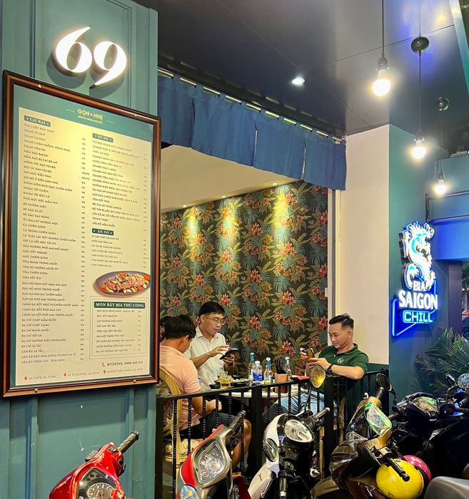 Gọn & Nhẹ - Food & Beer ảnh 1 - Không gian ấm cúng với những món nhậu bắt mắt, đậm chất bia hơi Sài Gòn