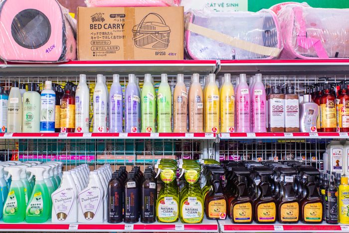 Khu vực thú cưng và phụ kiện đa dạng tại KPETMART - Ảnh 2