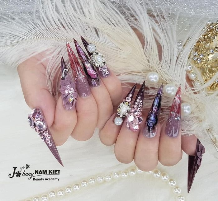 Học viên thực hành nail chuyên nghiệp tại Học viện Johnny Nam Kiệt