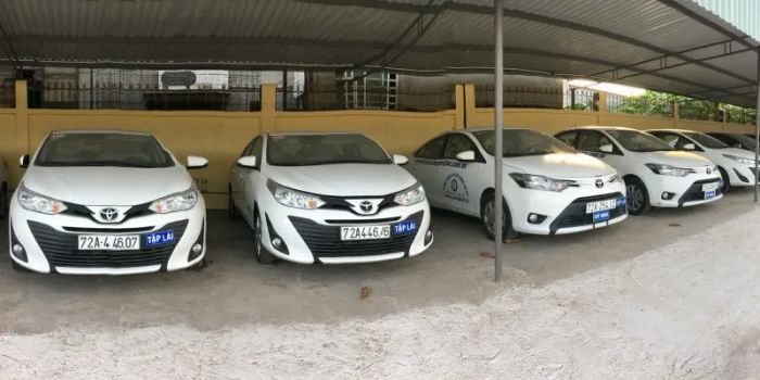 Hình ảnh giảng viên hướng dẫn thực hành tại Trung tâm