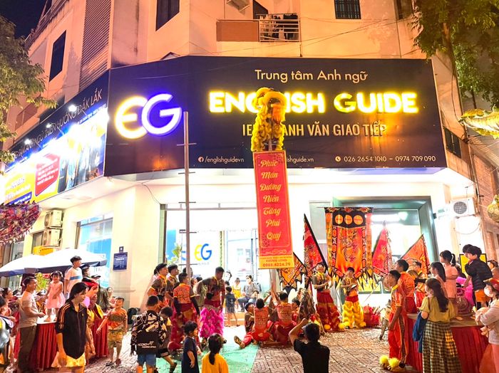 Môi trường học tập hiện đại tại English Guide