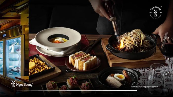 Ngọc Sương Sài Gòn ảnh 1 - Bức tranh sống động về quầy sushi bar với những nghệ nhân ẩm thực tài hoa