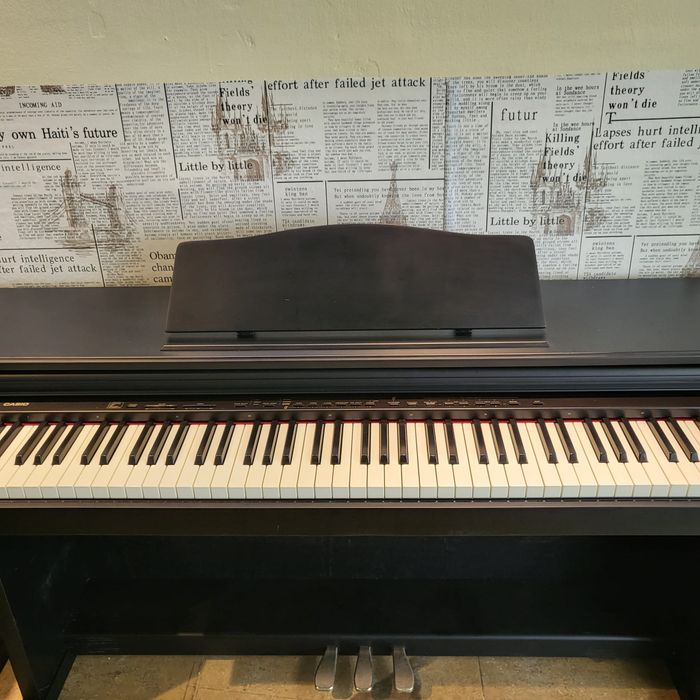 Showroom Japan Piano & Guitar với nhiều mẫu mã đa dạng