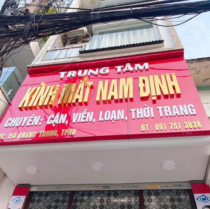 [Hình ảnh] Nam Định Optical Center - Không gian hiện đại với đa dạng mẫu kính