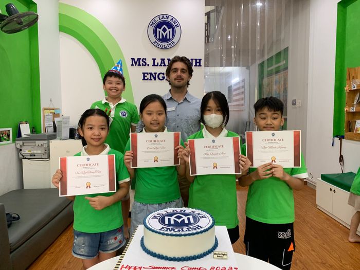 Hình ảnh lớp học TOEIC đầy cảm hứng tại Ms Lan Anh English