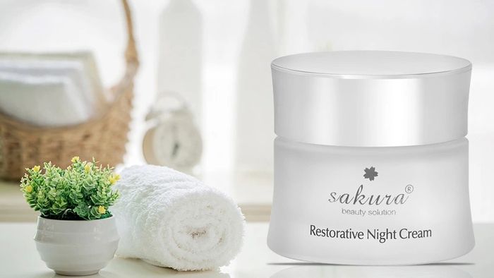 Kem Dưỡng Phục Hồi Ban Đêm Sakura - Hình ảnh 1 chân thực về sản phẩm chăm sóc da đêm chiết xuất tảo biển cao cấp.