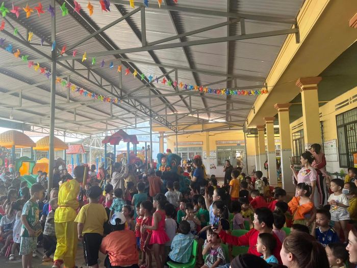 Trường Mầm Non Hoa Mai - Khoảnh khắc đẹp ghi lại niềm vui hồn nhiên của các bé trong môi trường học tập đầy sáng tạo.