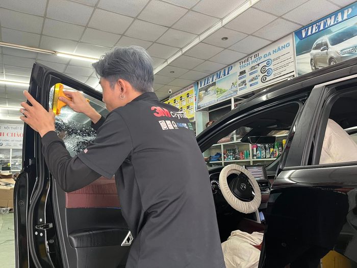 Không gian làm việc chuyên nghiệp tại Nội Thất Ô Tô Bá Vương 2 - Nơi những chiếc xe được hồi sinh