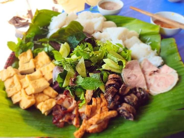 Hình ảnh mẹt bún đậu đầy đặn tại Bún đậu Bon Bon