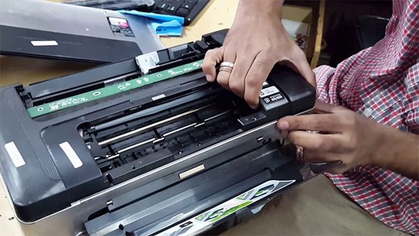Hình ảnh đội ngũ kỹ thuật viên chuyên nghiệp của Nam Thái
