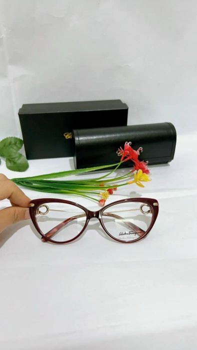 Không gian trưng bày ấn tượng tại Mắt kính Dũng Phong