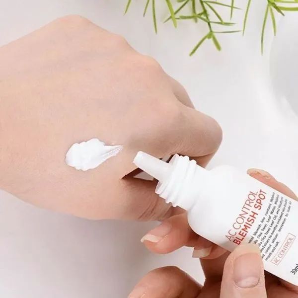 Kem Chấm Mụn GoodnDoc Ac Control Blemish Spot (ảnh minh họa) - Công thức đặc trị giúp giảm viêm và ngăn ngừa mụn tái phát hiệu quả.
