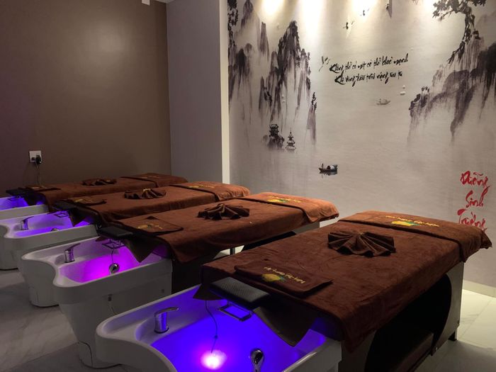 Hình ảnh massage trị liệu kết hợp bấm huyệt tại Dưỡng Sinh Trường Minh