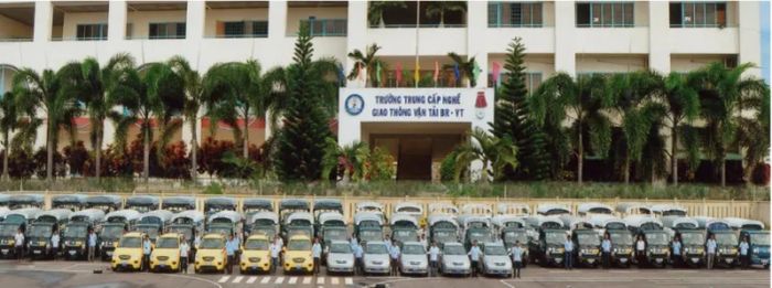 Hình ảnh thực hành lái xe tại Trường Trung cấp Nghề GTVT