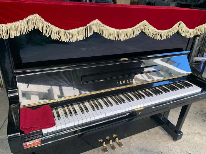 Không gian trưng bày đàn piano tại Thịnh Piano