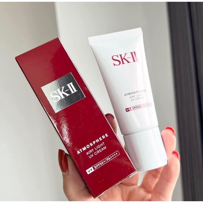 Hình ảnh thực tế SK-II Atmosphere Airy Light UV Emulsion - Kết cấu sữa mỏng nhẹ như không khí